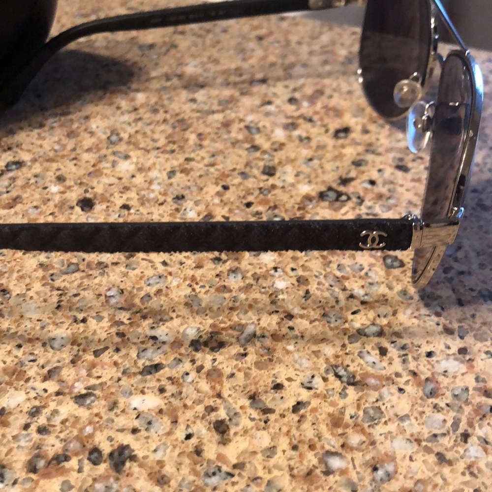 Chanel sunglasses authentic! - Picture 3 of 7